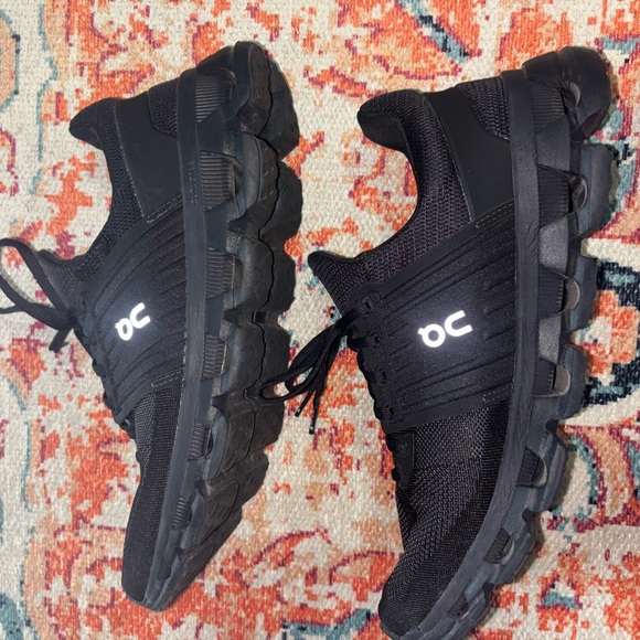 On Running Cloudswift Men's Athletic Shoes in Black - Picture 5 of 10